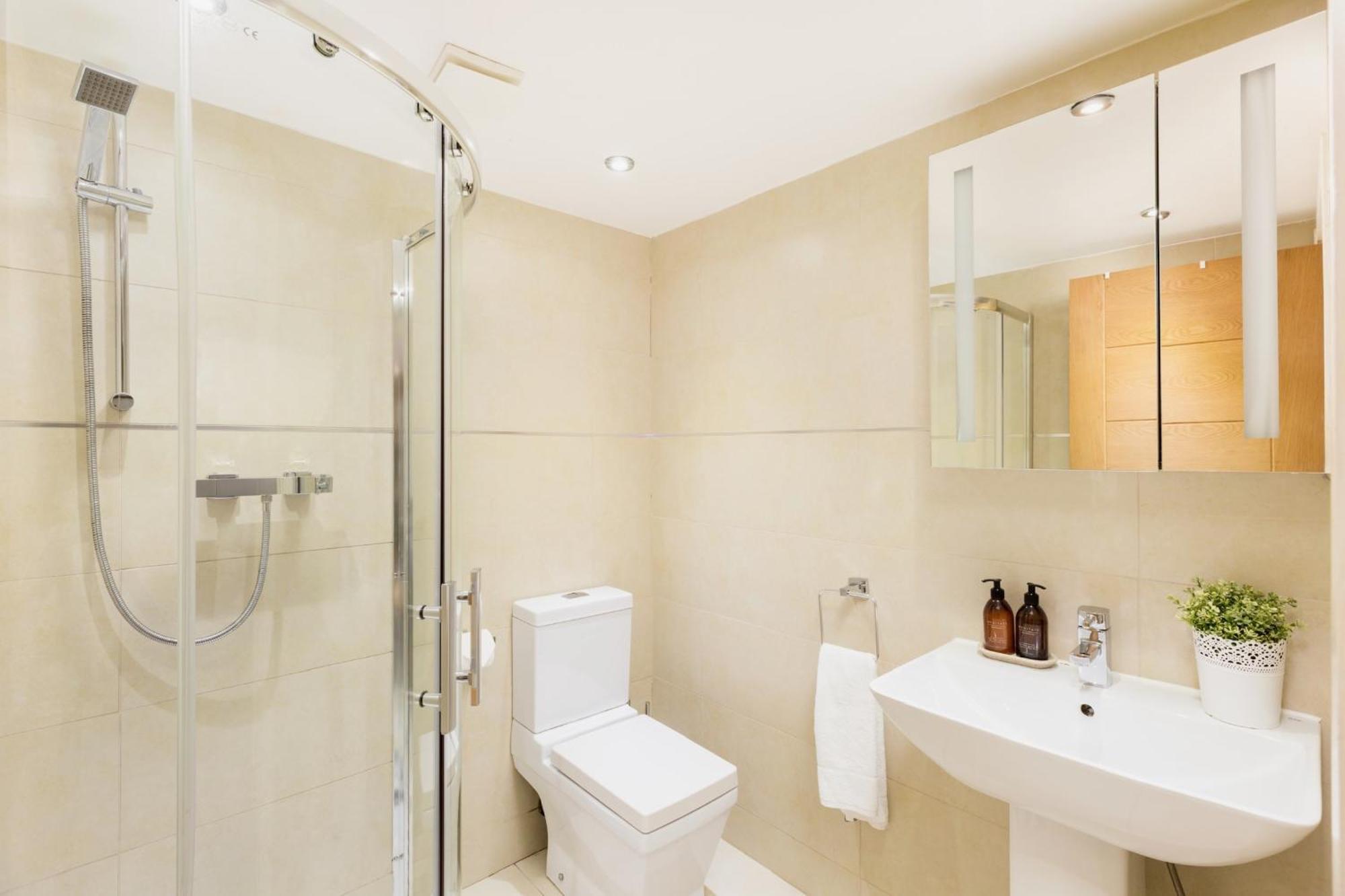High End Luxury Townhouse In Jq, 4 Bedrooms, Flat Screen Tv In All Rooms, Free Parking, Near Birmingham City Centre Deposit Required エクステリア 写真