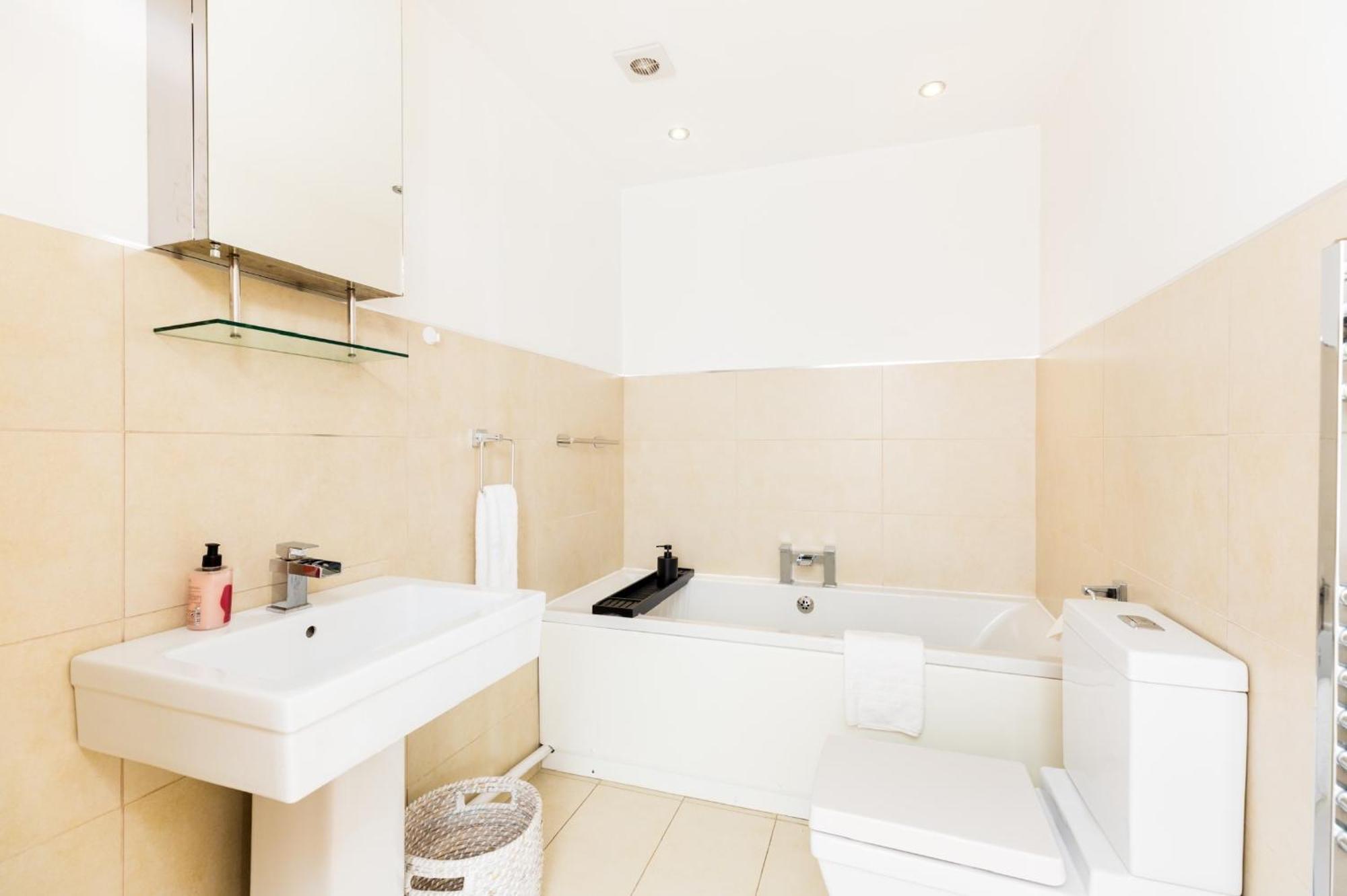 High End Luxury Townhouse In Jq, 4 Bedrooms, Flat Screen Tv In All Rooms, Free Parking, Near Birmingham City Centre Deposit Required エクステリア 写真