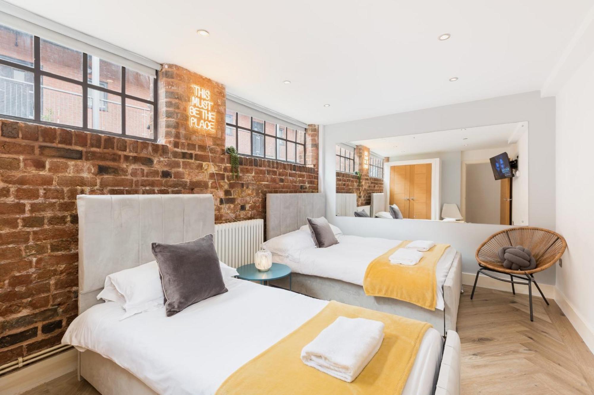 High End Luxury Townhouse In Jq, 4 Bedrooms, Flat Screen Tv In All Rooms, Free Parking, Near Birmingham City Centre Deposit Required エクステリア 写真