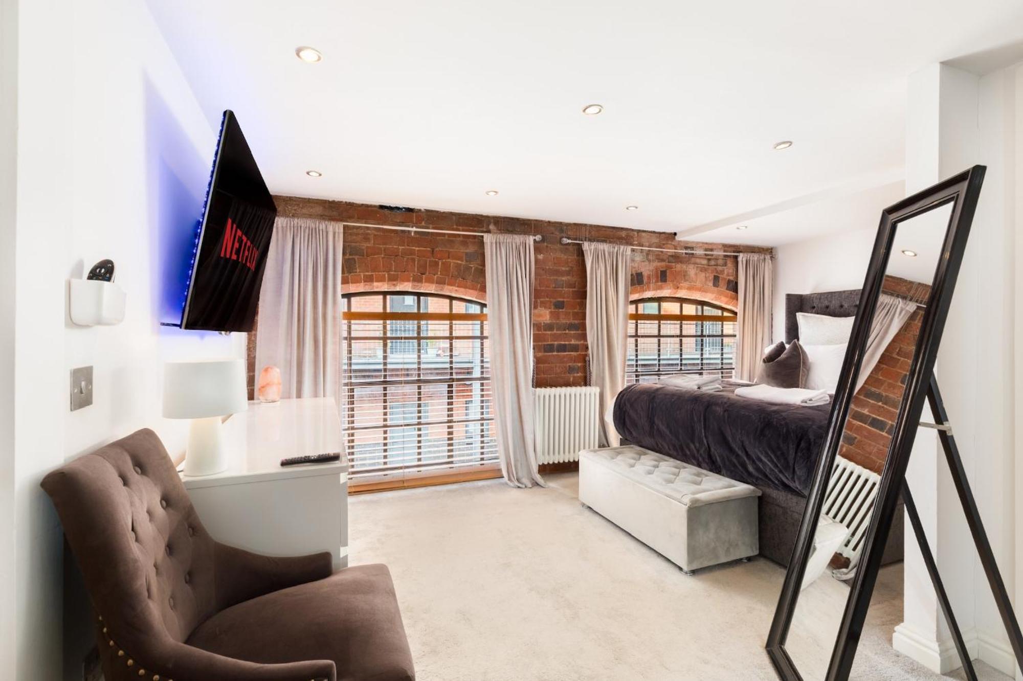 High End Luxury Townhouse In Jq, 4 Bedrooms, Flat Screen Tv In All Rooms, Free Parking, Near Birmingham City Centre Deposit Required エクステリア 写真